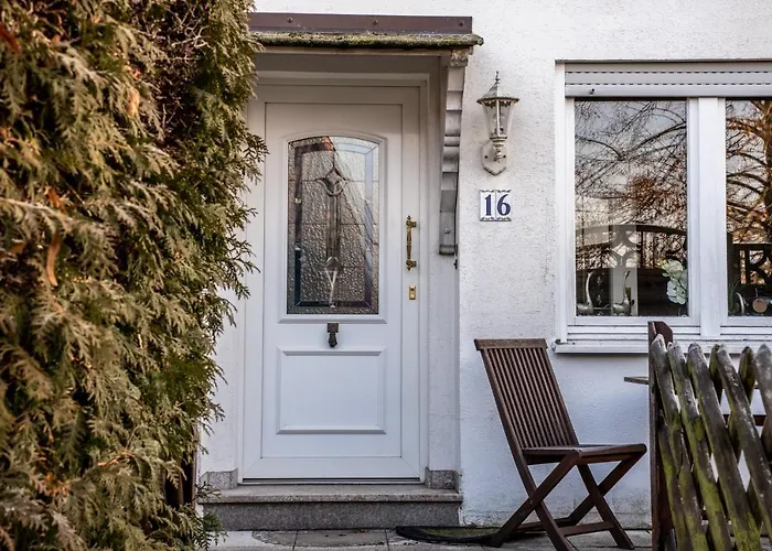 Cruwzo I Holiday Home With Balcony, Garden And Terrace
